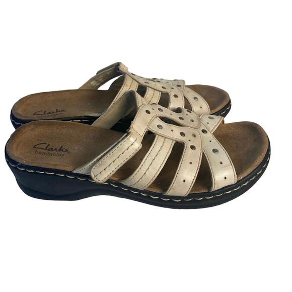 Clarks Womens Cream Beige Slip On Slide Wedge Silver Detail Sandal size 8.5 - Picture 1 of 8